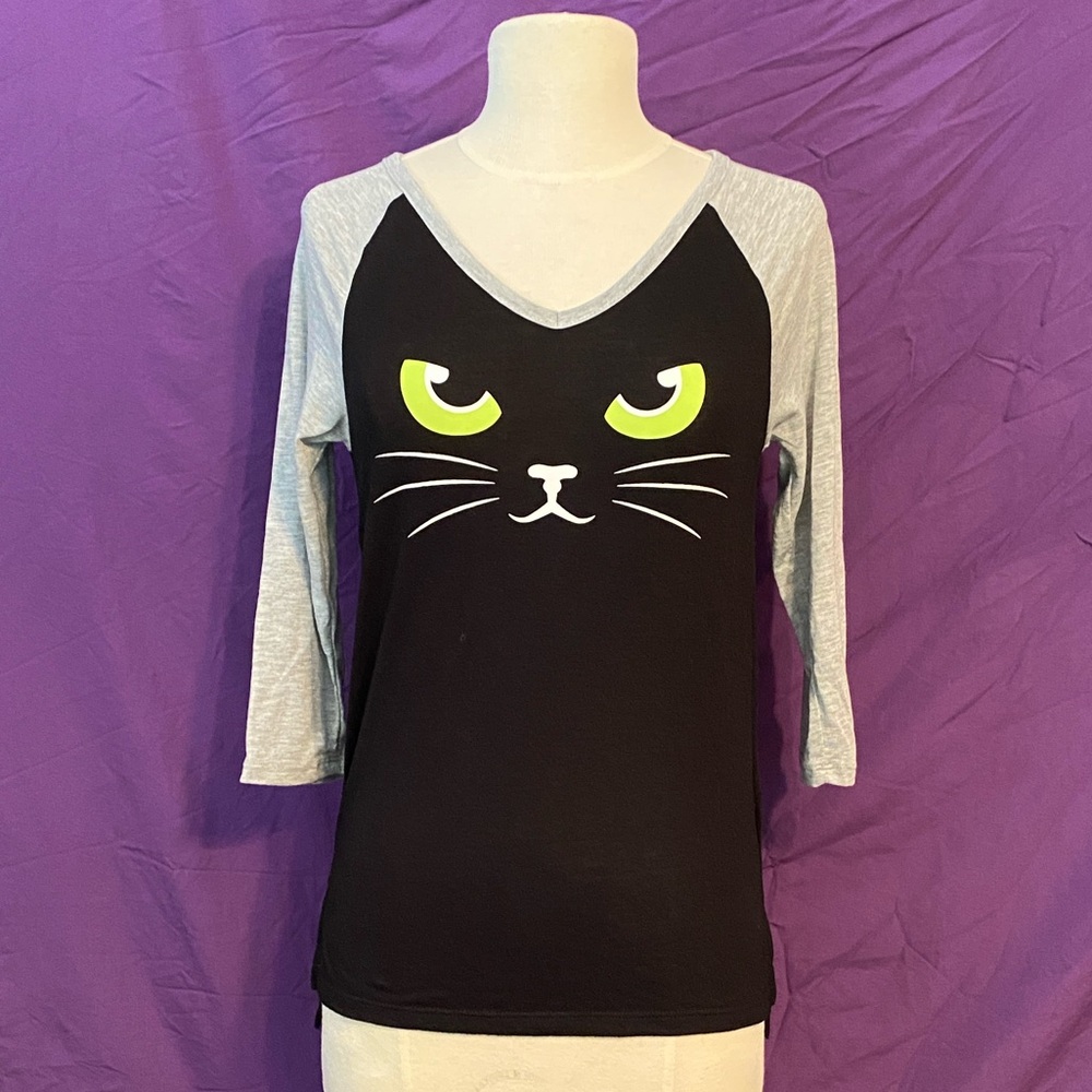 Awake Green-Eyed Black Cat Face Raglan Halloween Top. Size XS.